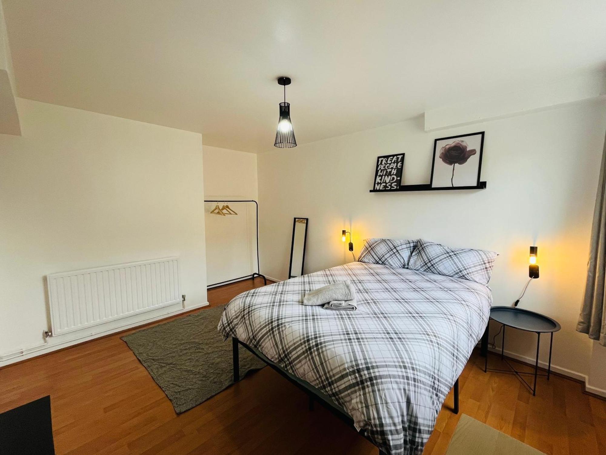 1 Double In 4 Bed Flatshare * Londra